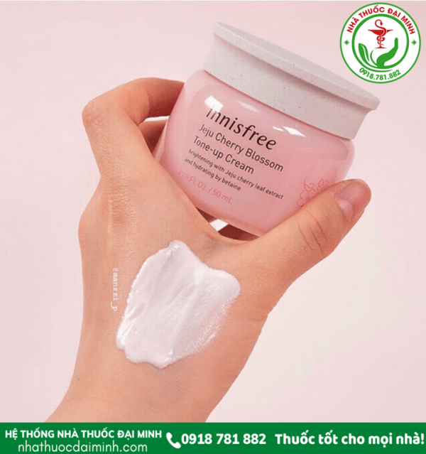 Kem Dưỡng Innisfree Jeju Cherry Blossom Tone-Up