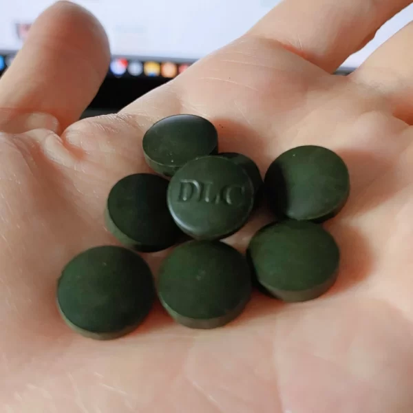 Tảo Xoắn DLC Spirulina Lọ 150 Viên - Giúp Bổ Máu, Thải Độc, Giúp Ngủ Ngon, Giảm Stress, Phục Hồi Sức Khỏe, Chống Lão Hóa Và Làm Đẹp Da - Ảnh 4